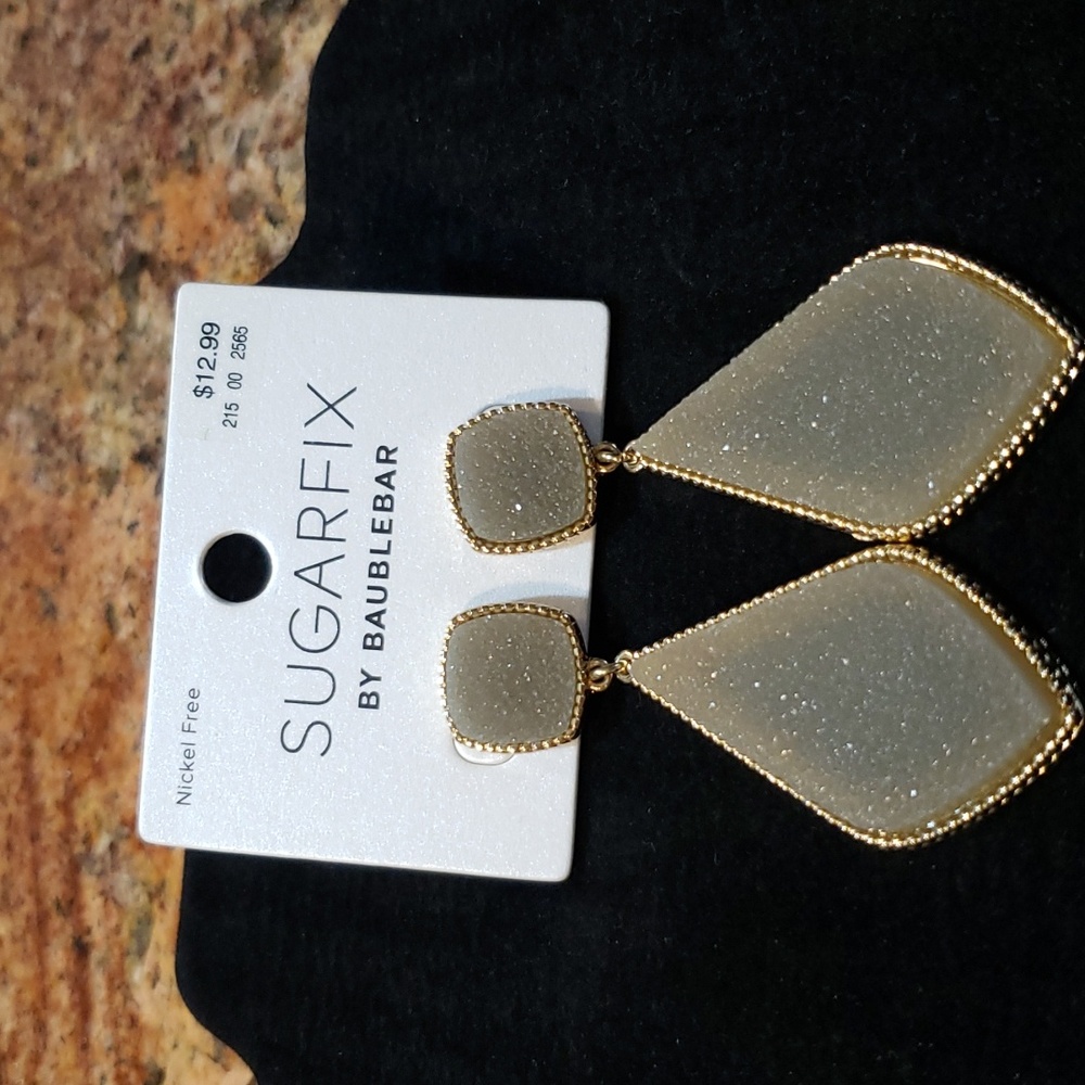 Women's drop earrings, never worn